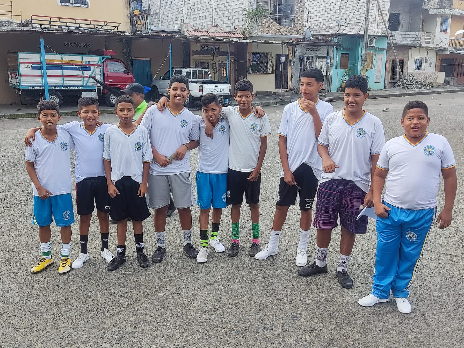 Participando en deporte de futbol sala